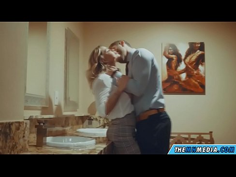 ❤️ Gava ku blondeyek busty we di nav hewşek gelemperî de dixapîne ❌ Kalîteya porno li porno ku.tubesexer-com.ru ☑